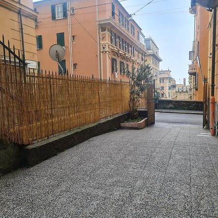 Ampio Appartamento Con 2 Posti Auto E Cortile Genova Eksteriør billede
