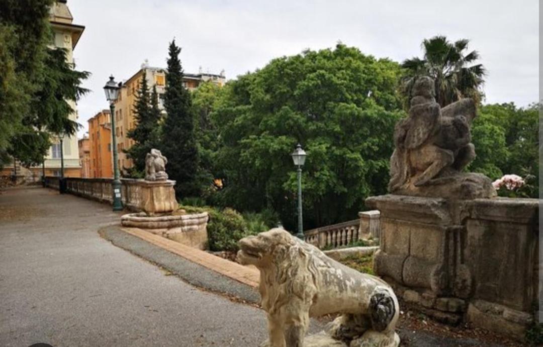 Ampio Appartamento Con 2 Posti Auto E Cortile Genova Eksteriør billede